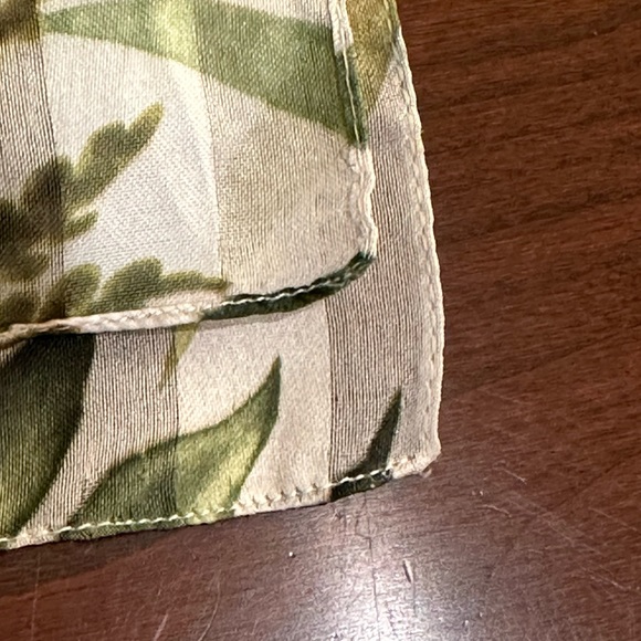 🌟HP🌟VTG 1980s Shades of Green Fern Polyester Chiffon & Satin Scarf - Picture 7 of 9